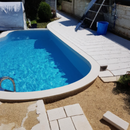 Piscine Extérieure en Béton : Conception sur Mesure pour un Espace de Détente Exceptionnel Avon